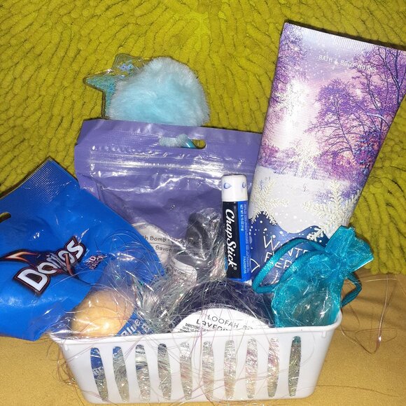 KIDS/TEEN HAND MADE GIFT BASKET - Picture 2 of 6